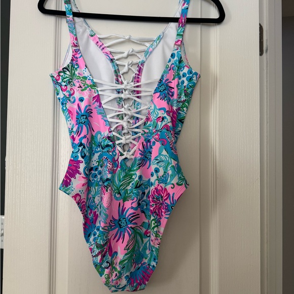 Lilly Pulitzer lattice swimsuit. - Picture 2 of 4